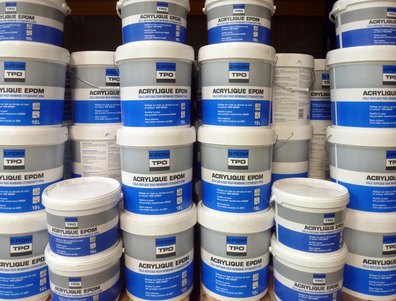 stock de pots de colle ACRYLIQUE EPDM pour la membrane EPDM.