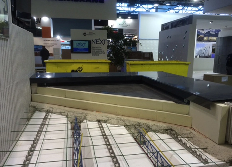 maquette du système de toiture chaude EPDM-TPO au salon BATIMAT sur le stand euromac2