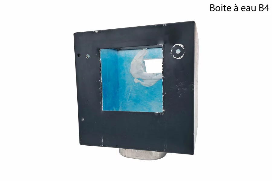Boite à eau destockage B4, retour client : dos percé et légèrement