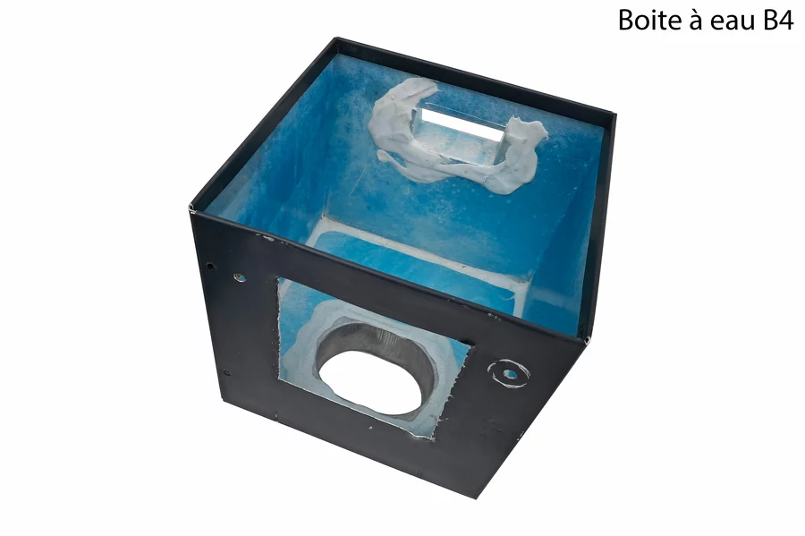 Boite à eau destockage B4, retour client : dos percé et légèrement