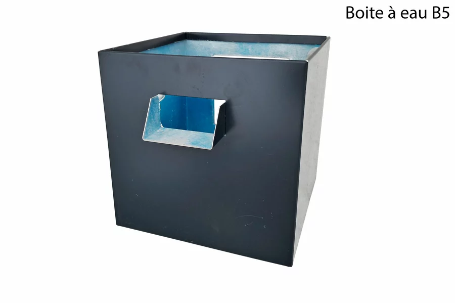 Boite à eau destockage B5, retour client : face avant légèrement rayée et dos percé