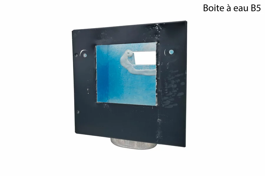 Boite à eau destockage B5, retour client : face avant légèrement rayée et dos percé