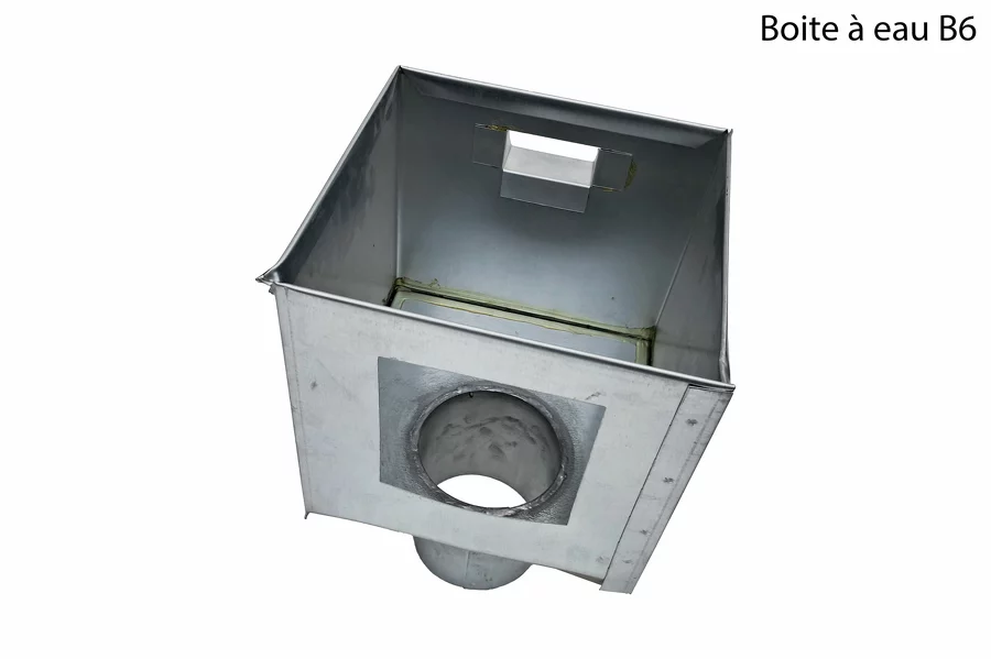 Boite à eau destockage B6 : déformations sur les angles, coin écorché