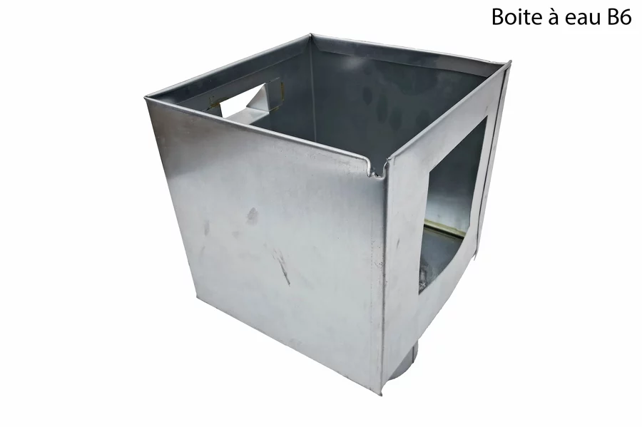 Boite à eau destockage B6 : déformations sur les angles, coin écorché